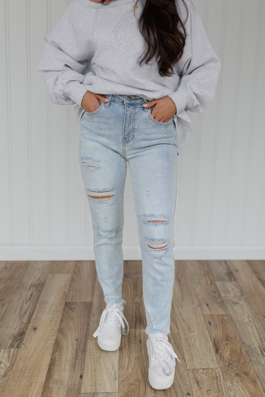 Distressed Skinny Jean / Light Wash